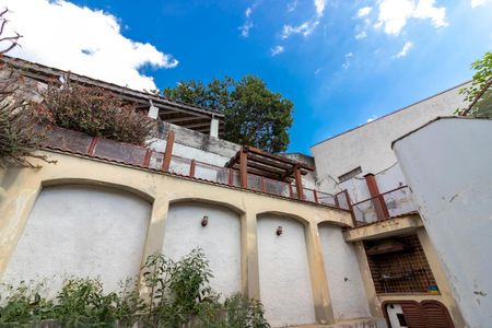 Casa à venda com 370m², 7 quartos e 4 vagas Casa à venda com 370m², 7 quartos e 4 vagasQuintal