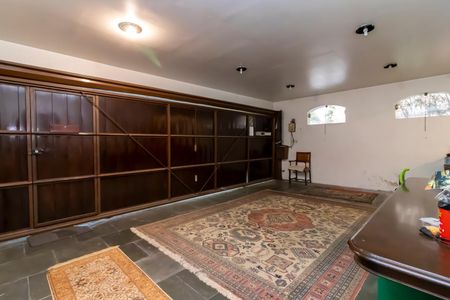 Casa à venda com 370m², 7 quartos e 4 vagas Casa à venda com 370m², 7 quartos e 4 vagasGaragem