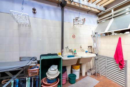 Casa à venda com 370m², 7 quartos e 4 vagas Casa à venda com 370m², 7 quartos e 4 vagasÁrea de Serviço