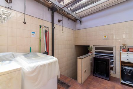 Casa à venda com 370m², 7 quartos e 4 vagas Casa à venda com 370m², 7 quartos e 4 vagasÁrea de Serviço