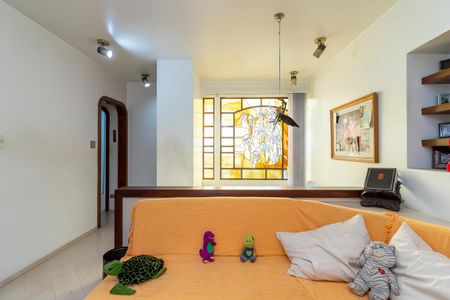 Casa à venda com 370m², 7 quartos e 4 vagas Casa à venda com 370m², 7 quartos e 4 vagasSala de TV