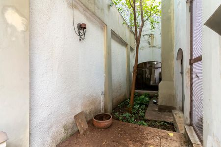 Casa à venda com 370m², 7 quartos e 4 vagas Casa à venda com 370m², 7 quartos e 4 vagasQuintal