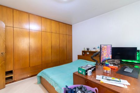 Casa à venda com 370m², 7 quartos e 4 vagas Casa à venda com 370m², 7 quartos e 4 vagasSuíte