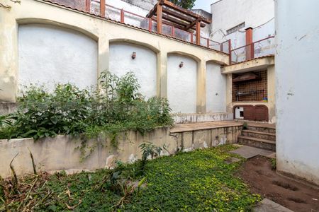 Casa à venda com 370m², 7 quartos e 4 vagas Casa à venda com 370m², 7 quartos e 4 vagasQuintal