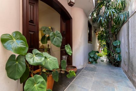 Casa à venda com 370m², 7 quartos e 4 vagas Casa à venda com 370m², 7 quartos e 4 vagasCorredor de Entrada