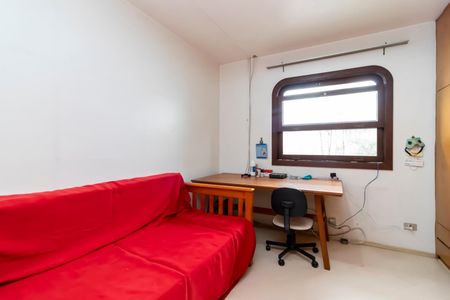 Casa à venda com 370m², 7 quartos e 4 vagas Casa à venda com 370m², 7 quartos e 4 vagasQuarto 5