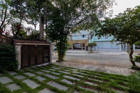 Casa à venda com 370m², 7 quartos e 4 vagas Casa à venda com 370m², 7 quartos e 4 vagasGaragem