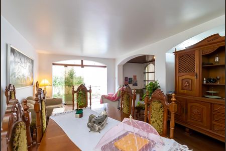 Casa à venda com 370m², 7 quartos e 4 vagas Casa à venda com 370m², 7 quartos e 4 vagasSala de Jantar