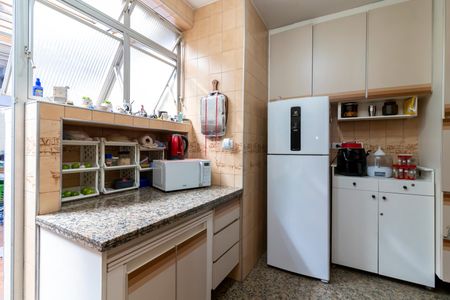 Casa à venda com 370m², 7 quartos e 4 vagas Casa à venda com 370m², 7 quartos e 4 vagasCozinha