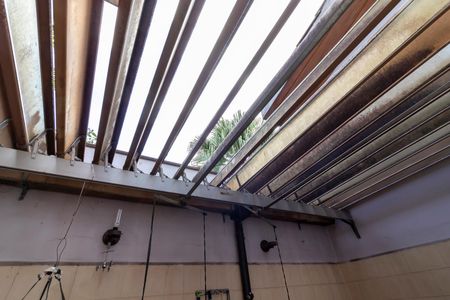 Casa à venda com 370m², 7 quartos e 4 vagas Casa à venda com 370m², 7 quartos e 4 vagasÁrea de Serviço - Teto Retrátil