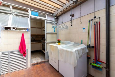 Casa à venda com 370m², 7 quartos e 4 vagas Casa à venda com 370m², 7 quartos e 4 vagasÁrea de Serviço