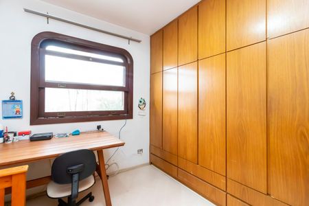 Casa à venda com 370m², 7 quartos e 4 vagas Casa à venda com 370m², 7 quartos e 4 vagasQuarto 5