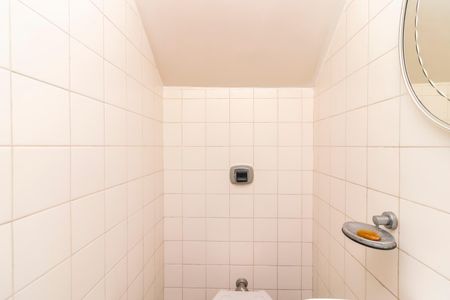 Casa à venda com 370m², 7 quartos e 4 vagas Casa à venda com 370m², 7 quartos e 4 vagasLavabo 2