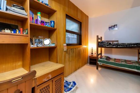 Casa à venda com 370m², 7 quartos e 4 vagas Casa à venda com 370m², 7 quartos e 4 vagasSuíte 2