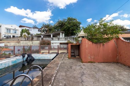 Casa à venda com 370m², 7 quartos e 4 vagas Casa à venda com 370m², 7 quartos e 4 vagasPiscina