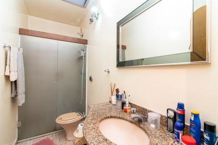 Casa à venda com 370m², 7 quartos e 4 vagas Casa à venda com 370m², 7 quartos e 4 vagasBanheiro 3