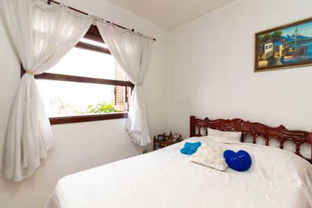 Casa à venda com 370m², 7 quartos e 4 vagas Casa à venda com 370m², 7 quartos e 4 vagasQuarto 4