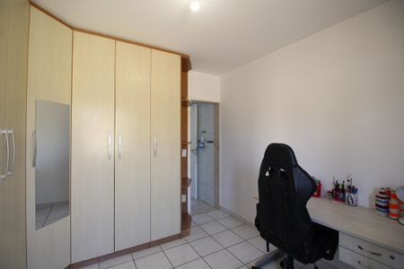 Casa de condomínio à venda com 120m², 4 quartos e 2 vagasQuarto 3 - Closet/Escritório