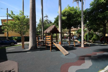 Casa de condomínio à venda com 120m², 4 quartos e 2 vagasPlayground