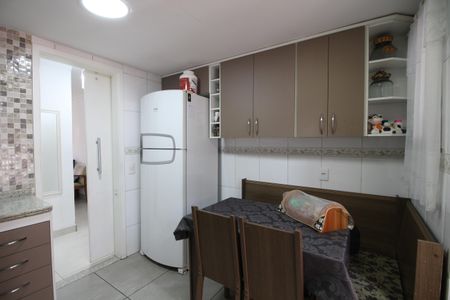 Casa de condomínio à venda com 120m², 4 quartos e 2 vagasCozinha
