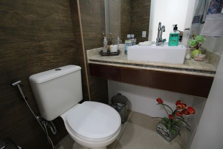 Casa de condomínio à venda com 120m², 4 quartos e 2 vagasLavabo