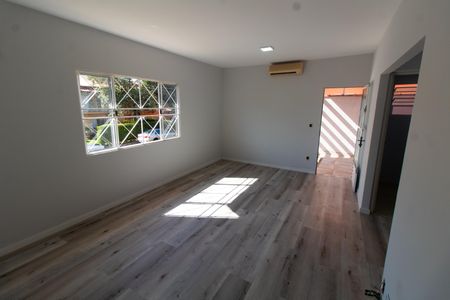 Casa de condomínio à venda com 110m², 3 quartos e 2 vagas Casa de condomínio à venda com 110m², 3 quartos e 2 vagasSala