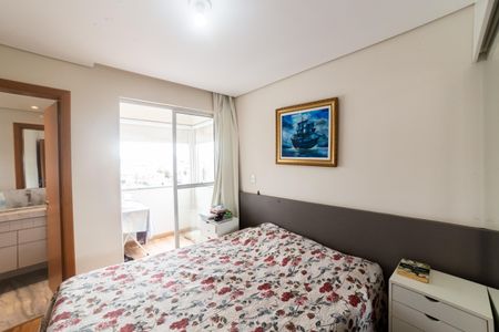 Apartamento à venda com 165m², 3 quartos e 2 vagas Apartamento à venda com 165m², 3 quartos e 2 vagasSuíte