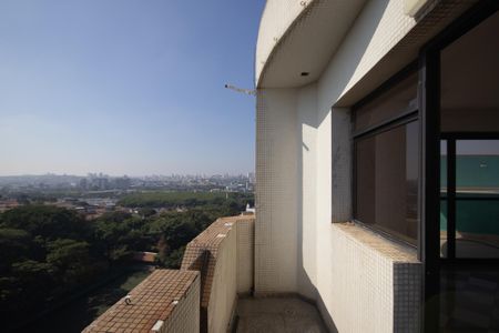 Apartamento à venda com 220m², 3 quartos e 4 vagasVaranda