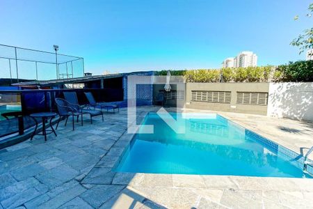 Apartamento à venda com 220m², 3 quartos e 4 vagasÁrea comum - Piscina