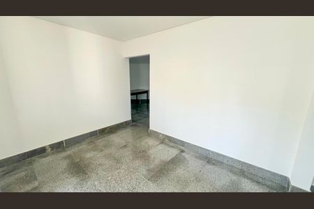 Casa à venda com 350m², 4 quartos e 5 vagas Casa à venda com 350m², 4 quartos e 5 vagasQuarto 1
