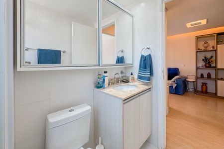 Apartamento para alugar com 72m², 2 quartos e 1 vaga Apartamento para alugar com 72m², 2 quartos e 1 vagaBanheiro Corredor