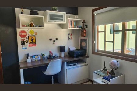 Casa de condomínio à venda com 186m², 4 quartos e sem vaga