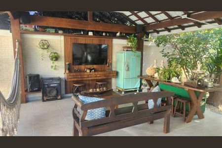 Casa de condomínio à venda com 186m², 4 quartos e sem vaga