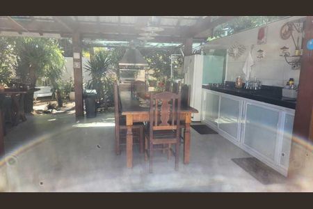 Casa de condomínio à venda com 186m², 4 quartos e sem vaga