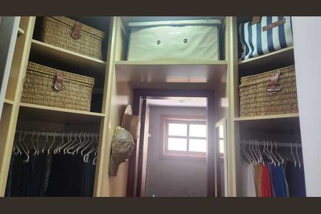 Casa de condomínio à venda com 186m², 4 quartos e sem vaga