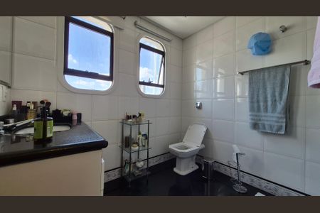 Apartamento à venda com 135m², 3 quartos e 3 vagas Apartamento à venda com 135m², 3 quartos e 3 vagasBanheiro da Suíte