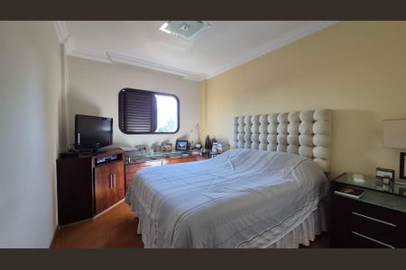 Apartamento à venda com 135m², 3 quartos e 3 vagas Apartamento à venda com 135m², 3 quartos e 3 vagasSuíte