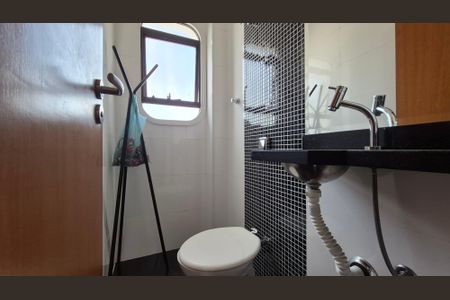 Apartamento à venda com 135m², 3 quartos e 3 vagas Apartamento à venda com 135m², 3 quartos e 3 vagasBanheiro de Serviço