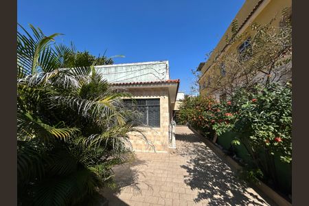 Casa à venda com 350m², 4 quartos e 4 vagasQuintal