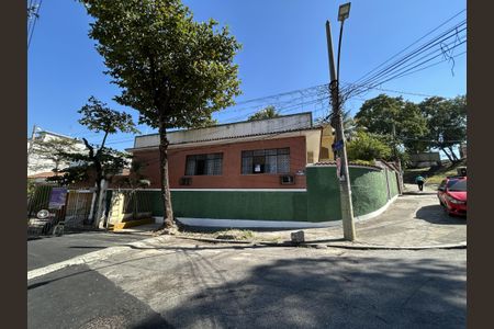 Casa à venda com 350m², 4 quartos e 4 vagasFachada