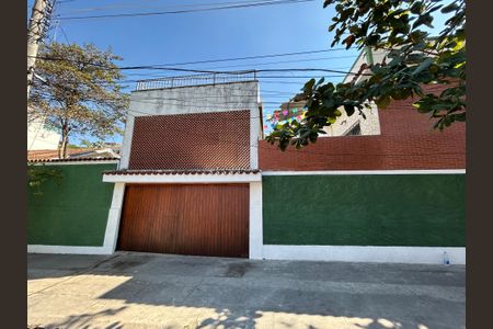 Casa à venda com 350m², 4 quartos e 4 vagasFachada