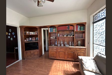 Casa à venda com 350m², 4 quartos e 4 vagasSala