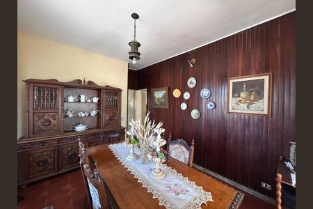 Casa à venda com 350m², 4 quartos e 4 vagasSala