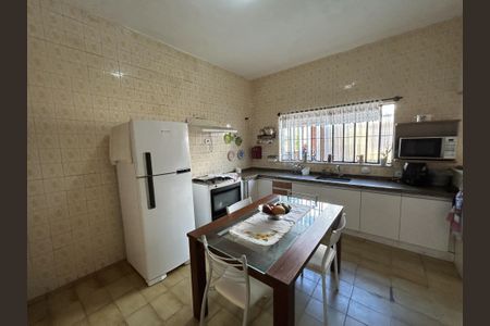 Casa à venda com 350m², 4 quartos e 4 vagasCozinha