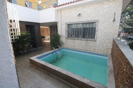 Casa à venda com 350m², 4 quartos e 4 vagasQuintal
