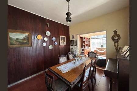 Casa à venda com 350m², 4 quartos e 4 vagasSala