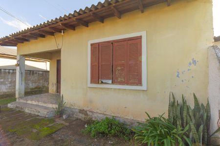 Casa à venda com 50m², 2 quartos e 4 vagas Casa à venda com 50m², 2 quartos e 4 vagasFachada