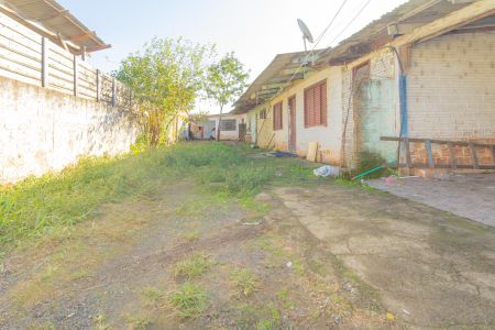 Casa à venda com 50m², 2 quartos e 4 vagas Casa à venda com 50m², 2 quartos e 4 vagasQuintal