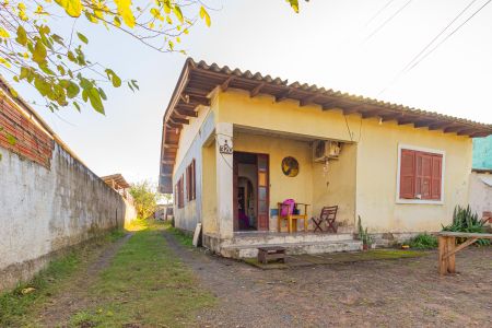 Casa à venda com 50m², 2 quartos e 4 vagas Casa à venda com 50m², 2 quartos e 4 vagasGaragem
