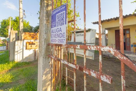 Casa à venda com 50m², 2 quartos e 4 vagas Casa à venda com 50m², 2 quartos e 4 vagasPlaca instalada